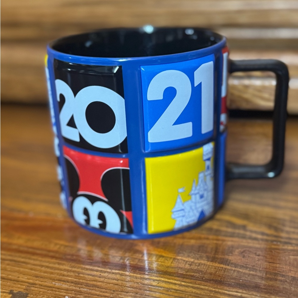 Disney Parks Walt Disney World 2021 Mickey and Friends ceramic coffee mug New